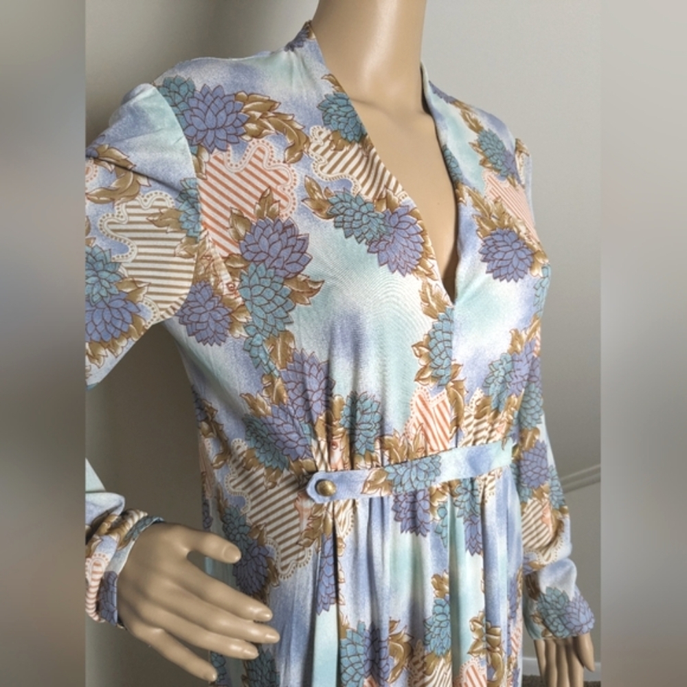 Flowing Vintage Gown With Unique Pattern - image 1